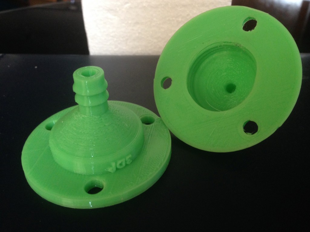 Tapa para riego por goteo adaptada para botellas de PET. PLA.